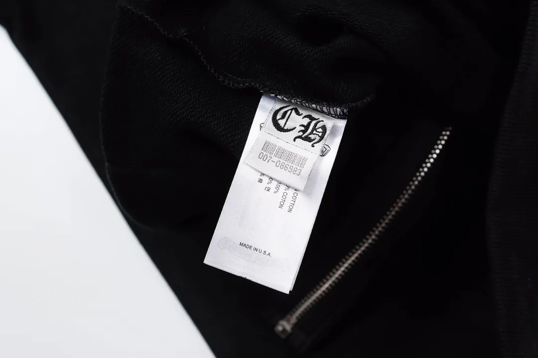 Q23—P230 -Chrome Hearts/Chrome Hearts printed zipper sweatshirt cardigan jacket -420 grams of high-density, high-quality wool, soft, delicate and skin-friendly, soft and silky to the touch, warm and skin-friendly -The hardware zipper accessories are all customized and full of details -Colour: black -Size: S M L XL